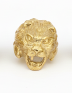 Anello Testa di Leone – Argento 925 Placcato Oro Giallo | Occhi Bianchi o Rossi | Misura Regolabile