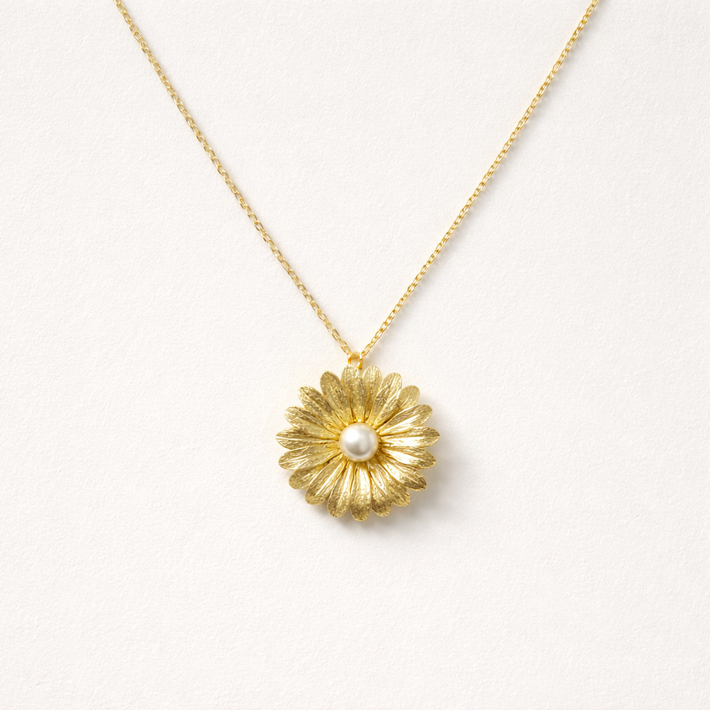 Collier en argent plaqué or 925 orné d'une fleur et d'une perle