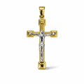 Croce bicolore in oro 18 carati con Cristo dal tono bianco, bracci dorati e terminali squadrati, 42×22 mm, vista frontale
