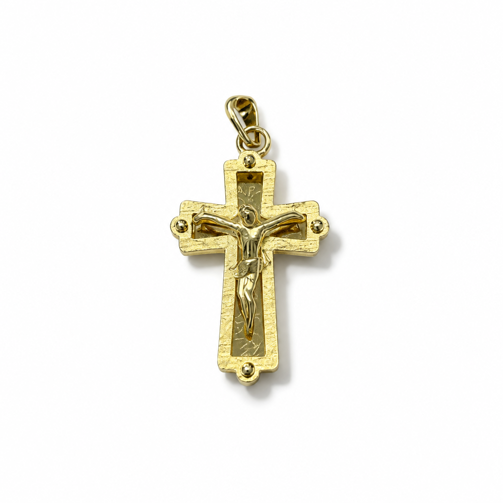 Croce in oro giallo 18 carati con Cristo, cornice lavorata e dettagli sferici in rilievo, vista frontale

