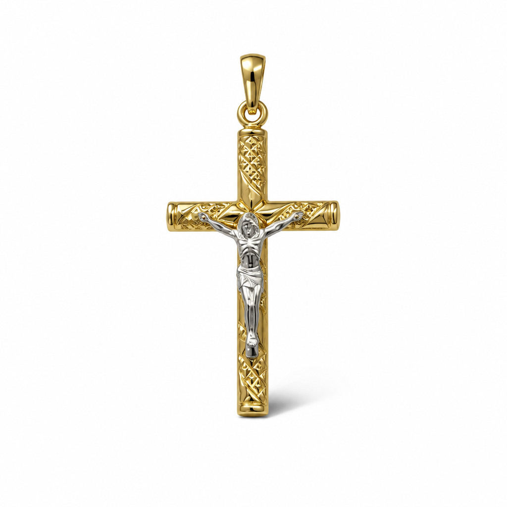 Croce bicolore in oro 18 carati con Cristo e motivi incisi sui bracci, 35×17 mm, vista frontale
