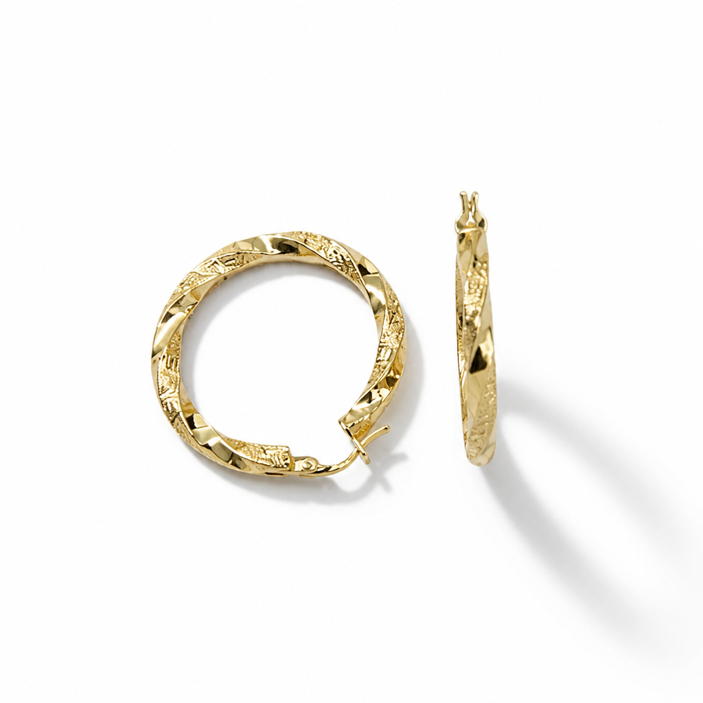 Orecchini a Cerchio Torsadé con Incisione Meandro in Oro 18 Carati – 35 mm | CM Silver Jewels
