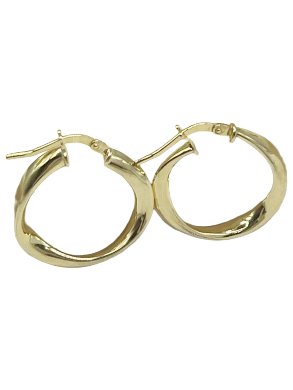 Dettaglio design ondulato orecchini oro, texture tridimensionale elegante