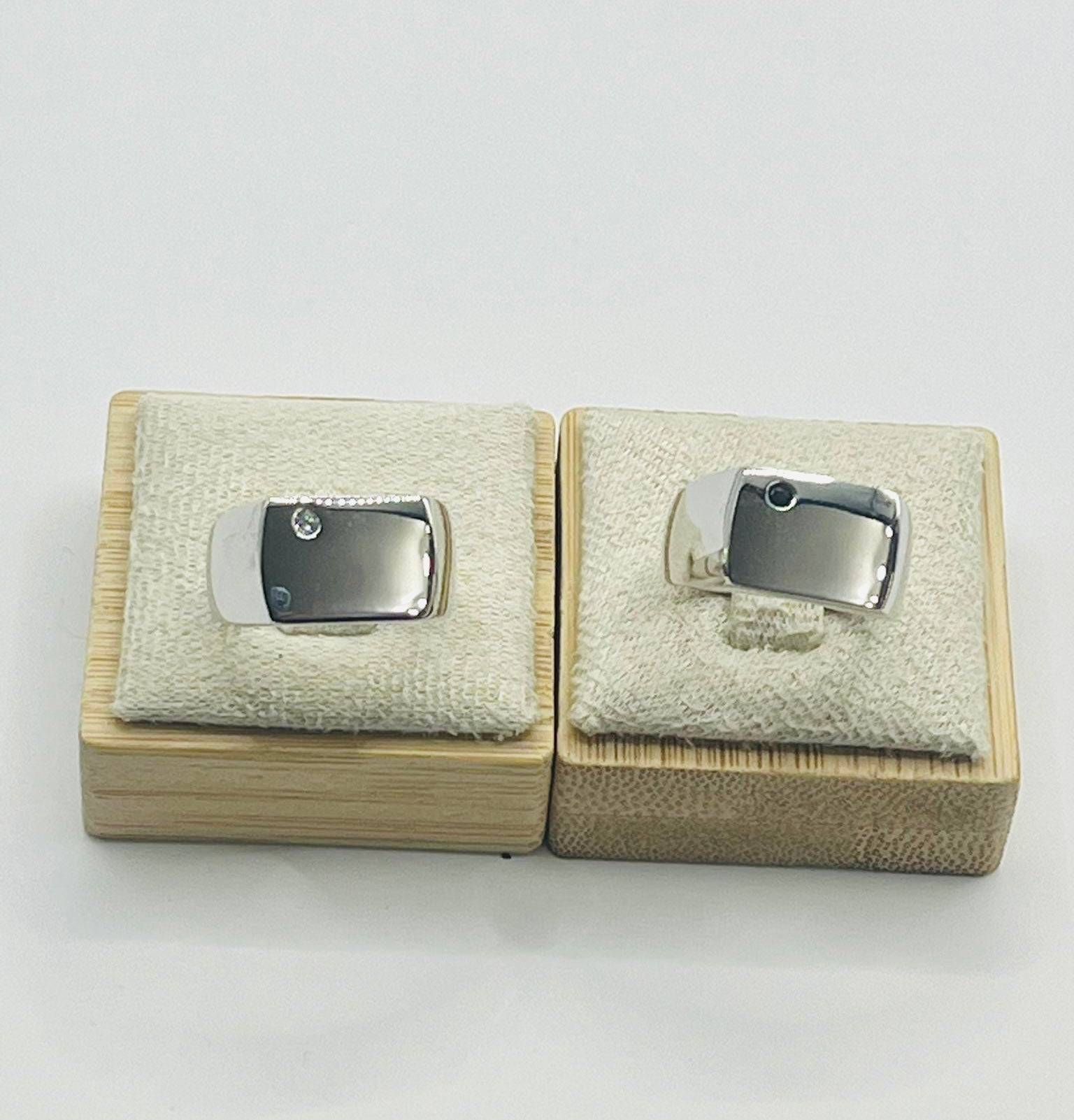 Anello Uomo in Argento 925 – Eleganza con Pietra Bianca o Nera - Gioielleria CM SILVER & JEWELS