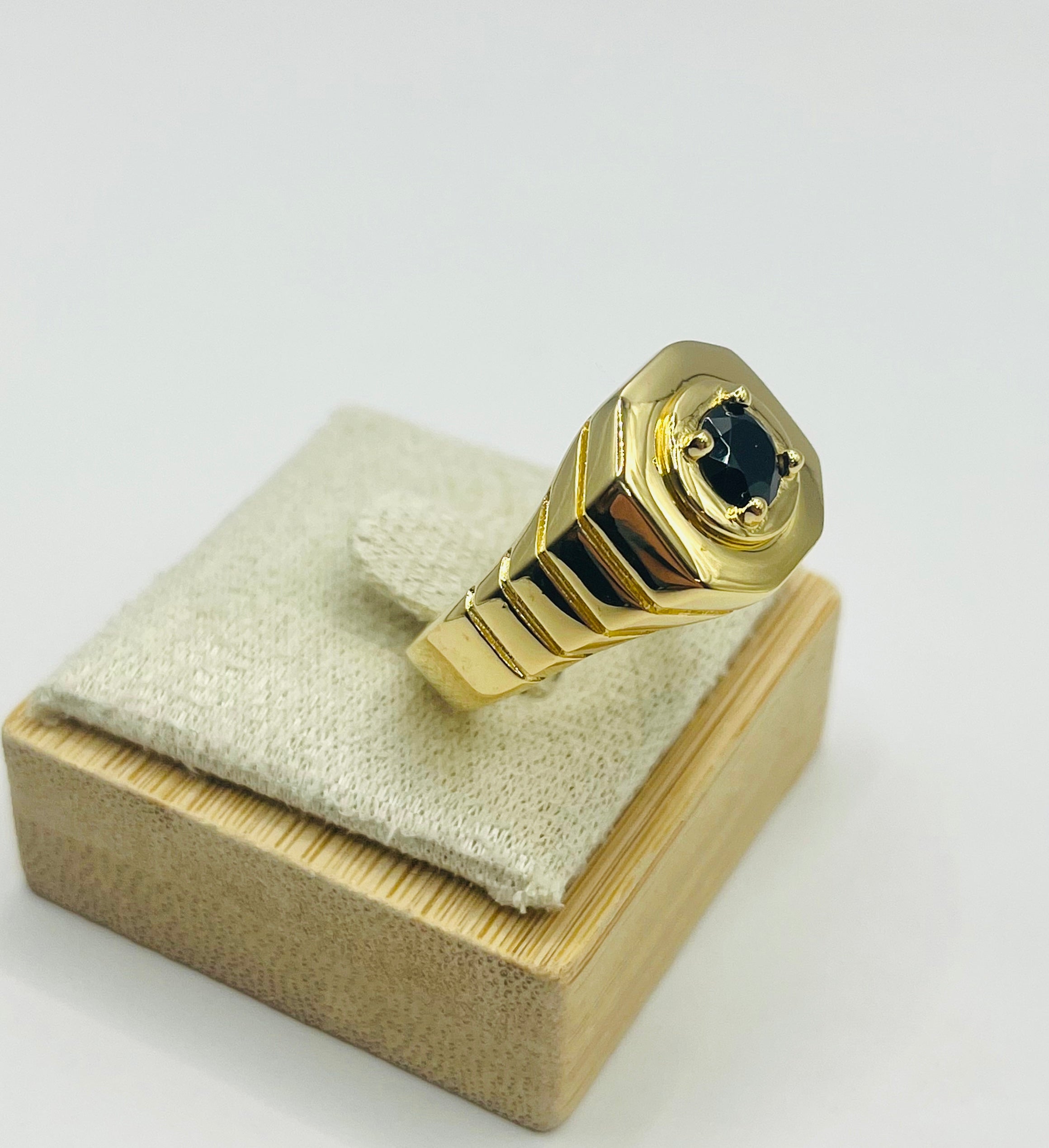 Anello Uomo in Argento 925 Placcato Oro – Lavorato con Pietra Bianca o Nera - Gioielleria CM SILVER & JEWELS