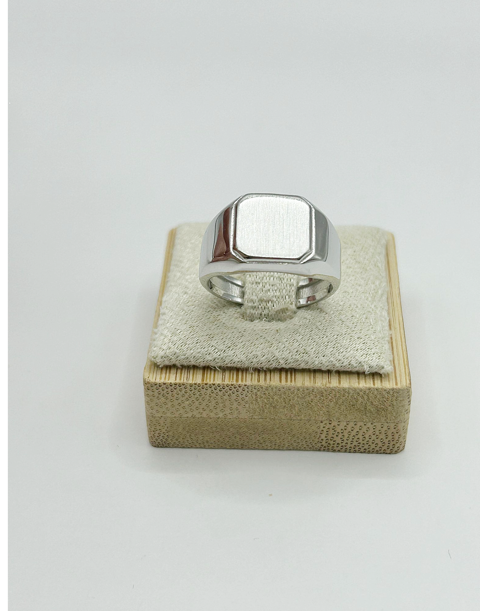 Anello artigianale in Argento 925 con Design Quadrato con bordino