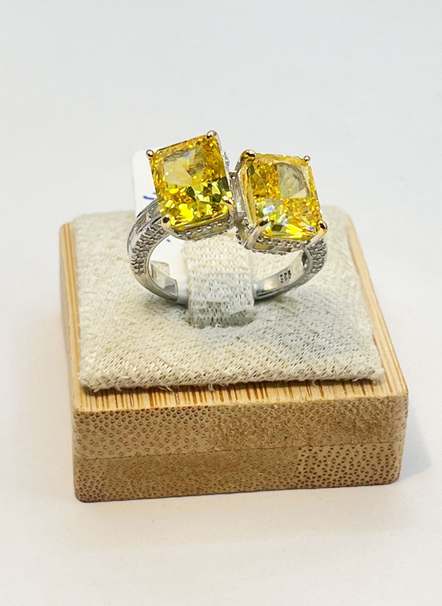 Anello Donna in Argento 925 con Pietre Gialle Taglio Smeraldo e Zirconi – Eleganza Solare