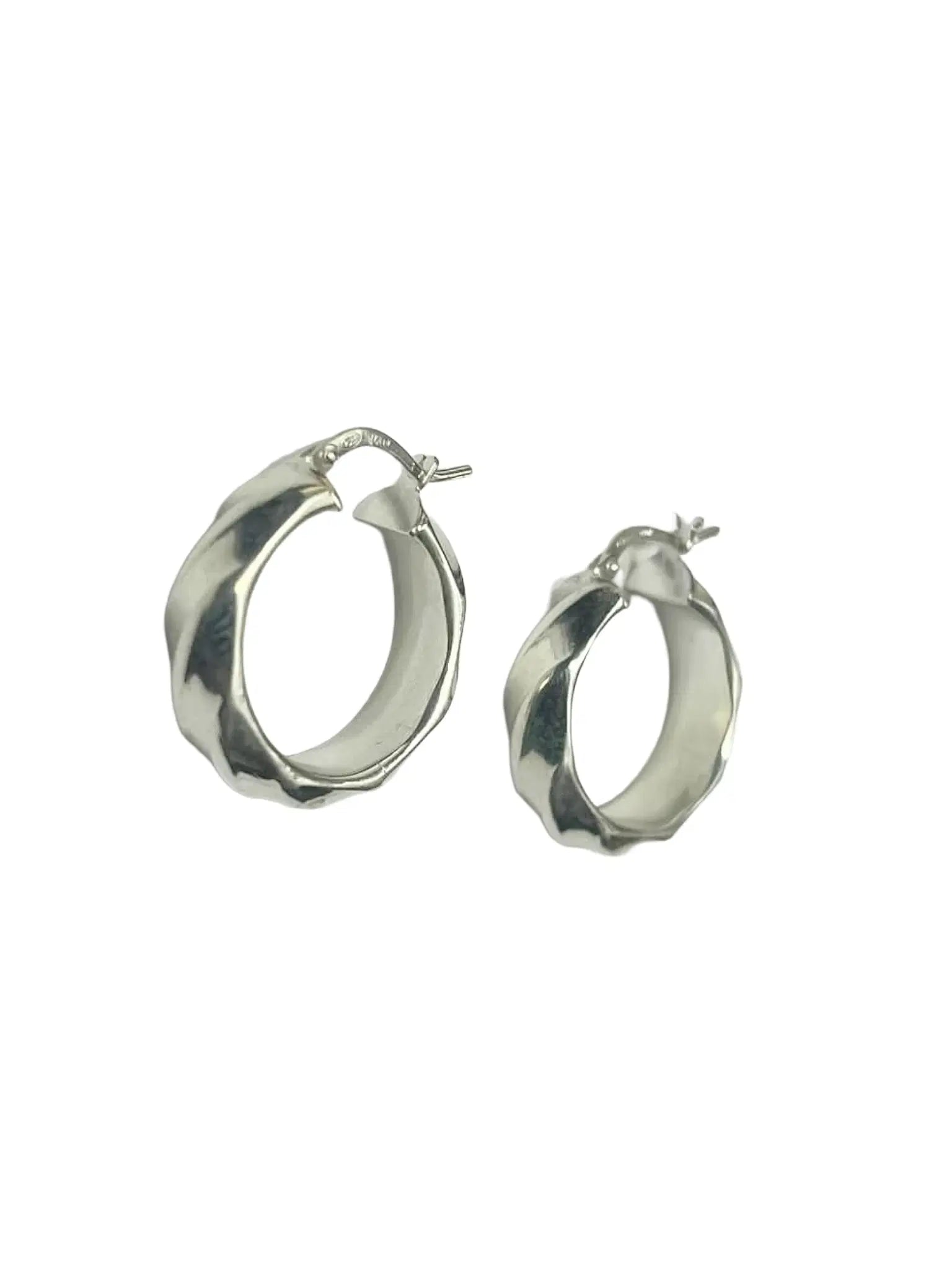 Orecchini a Cerchio in Argento 925 Martellato – Design Moderno e Luminoso - CM Silver Jewels