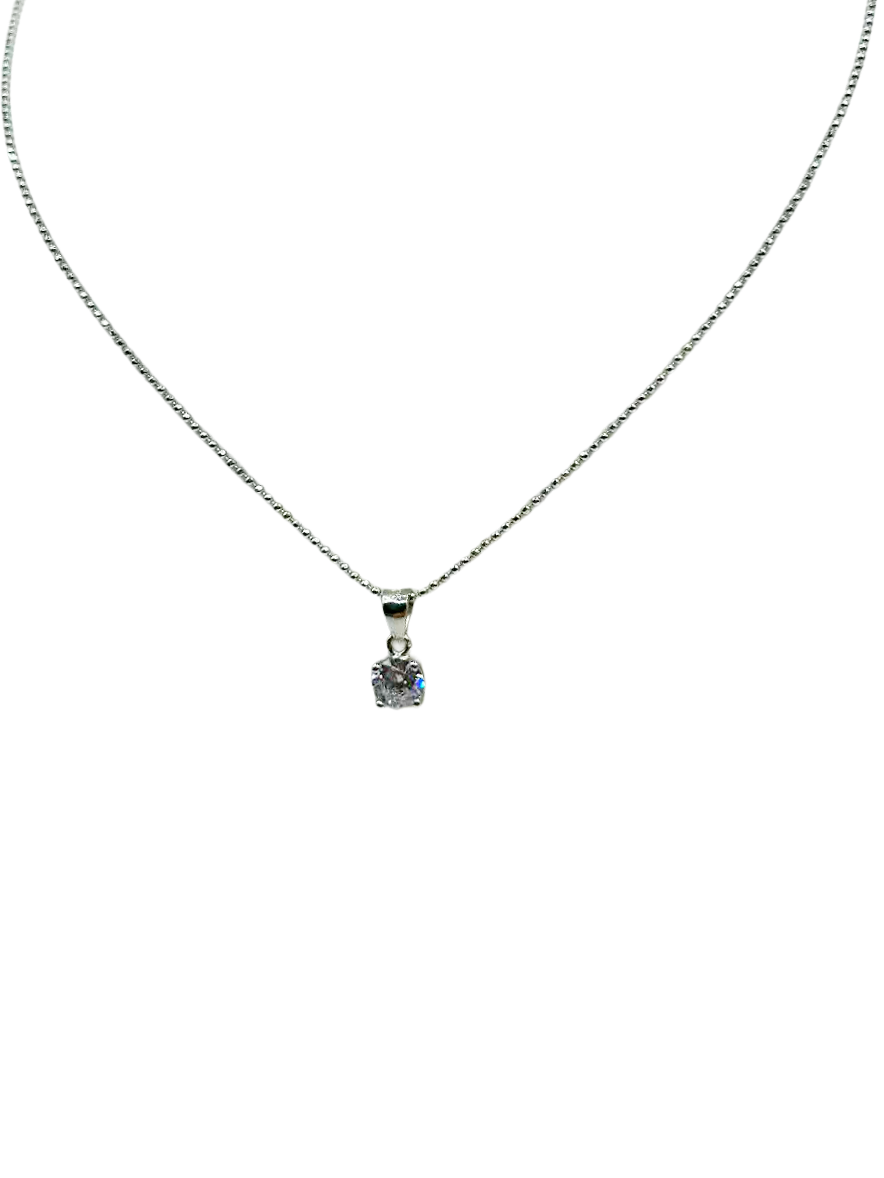 Collier lumineux en argent 925, symbole d'amour, de transparence et d'élégance.