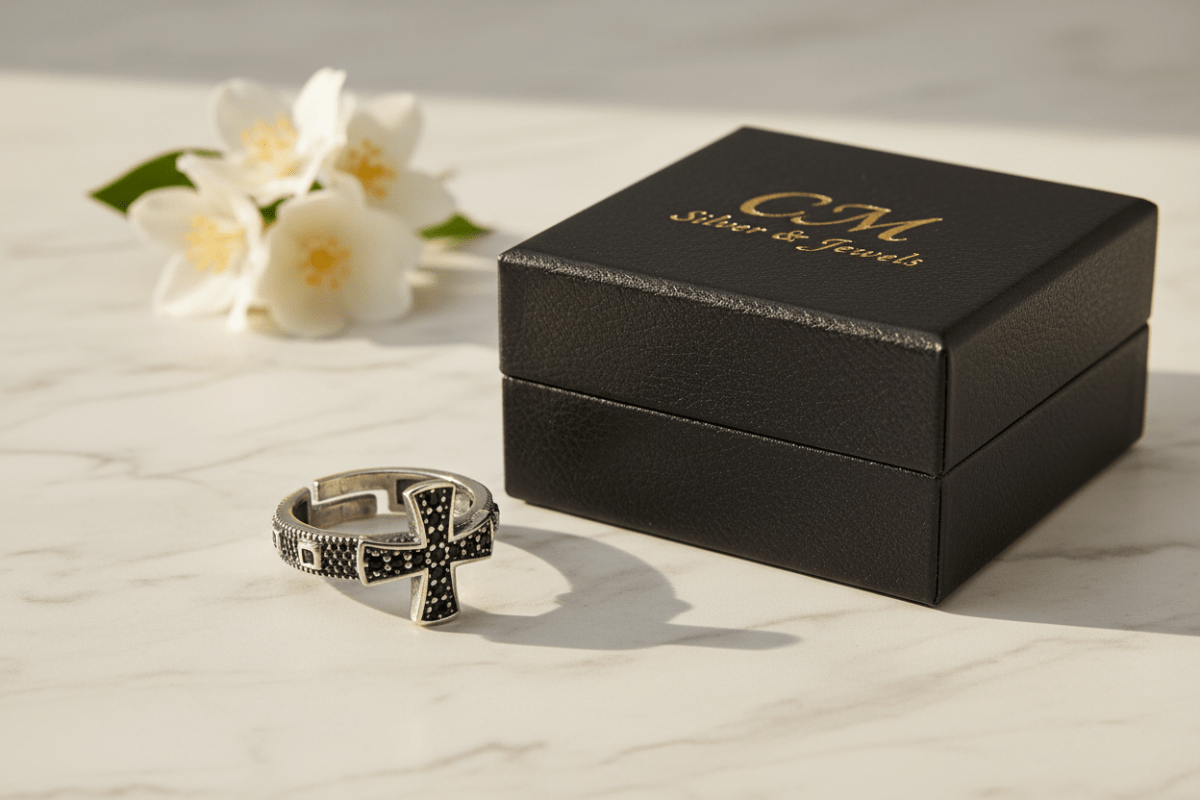 Shot 5 – Lifestyle cofanetto chiuso con fiori