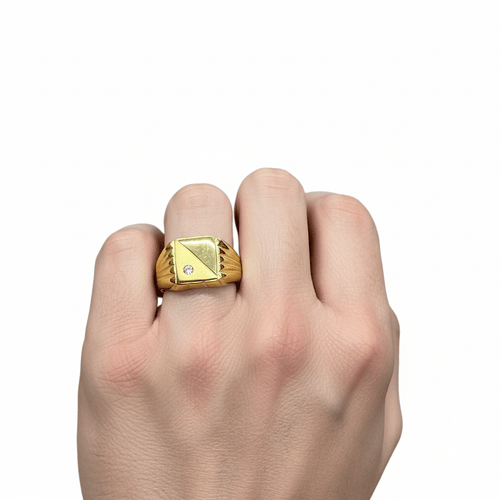 Anello Uomo Dorato - Sfondo Bianco