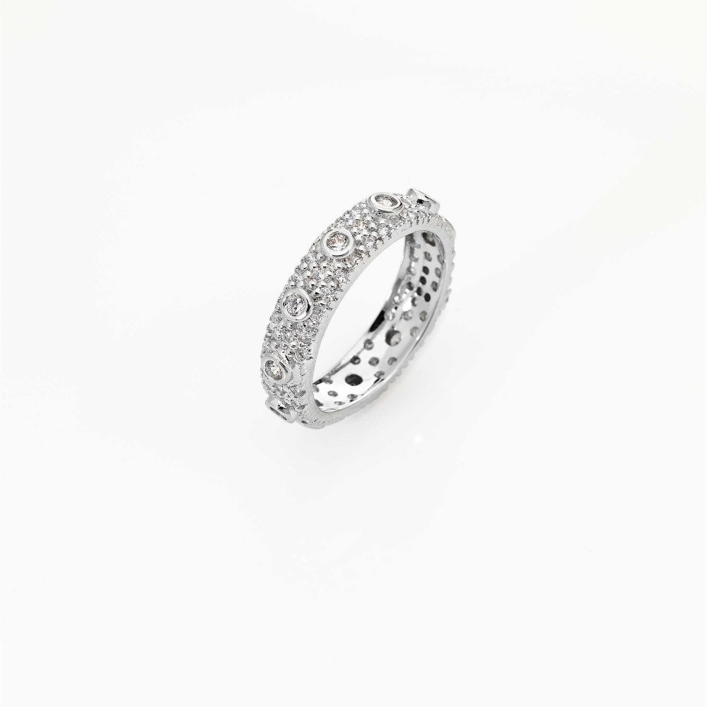 Anello rosario in argento 925 con zirconi bianchi, vista di tre quarti
