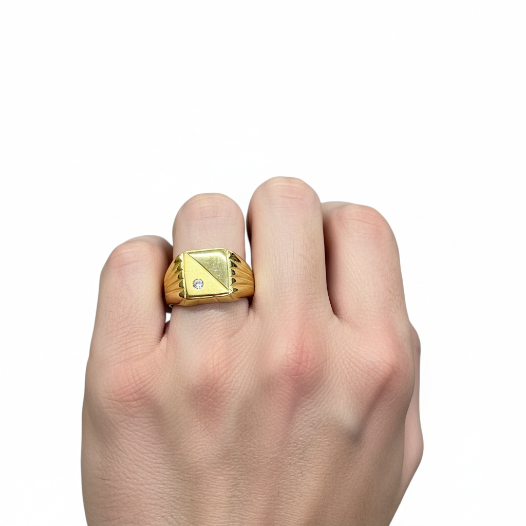 Anello Uomo Dorato - Sfondo Bianco