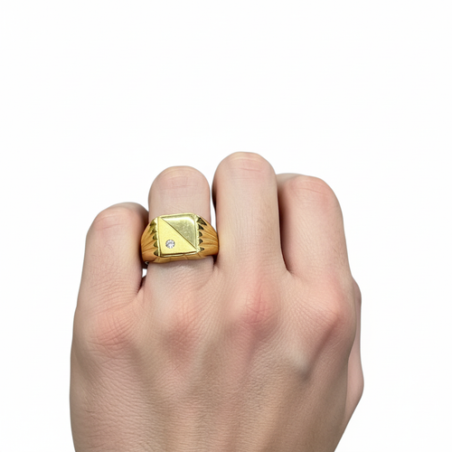 Anello Uomo Dorato - Sfondo Bianco