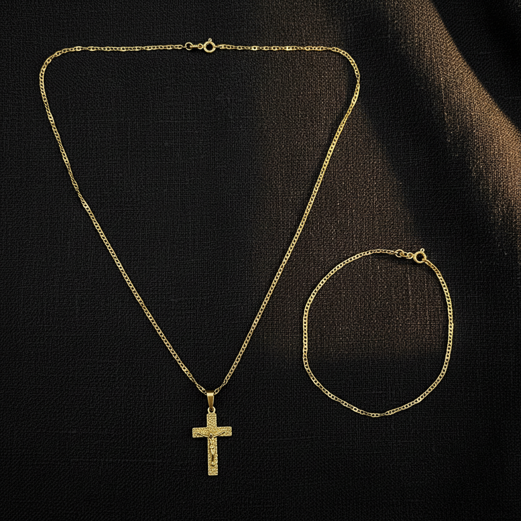 Angolo alternativo – Flat lay top-down croce e bracciale oro