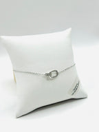 Bracciale in argento 925 con catena sottile e centrale a maglia ovale, stile elegante minimal.
