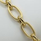 3. Detail Shot – Maglie ovaline lisce e zigrinate