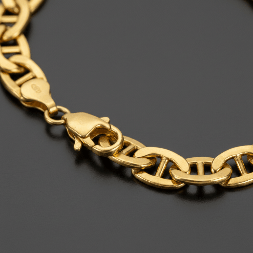 Detail Shot - Bracciale Figaro Oro