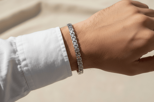 Bracciale in argento 925 maglia scatolata indossato su polso maschile – CM Silver Jewels