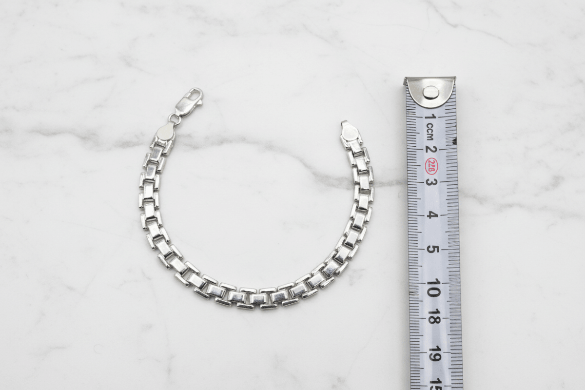 Bracciale argento 925 maglia scatolata 19 cm su marmo con riferimento scala – CM Silver Jewels