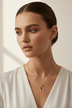 Lifestyle – Collana Ferro di Cavallo su modella 2026