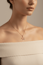 Lifestyle – Collana Stella su modella 2026