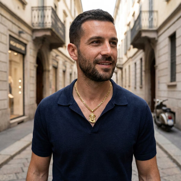 Collane Uomo in città con prodotto del catalogo