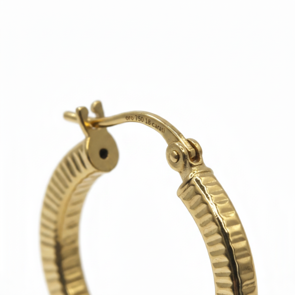 Detail shot - lavorazione diamantata oro 750