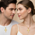 Donna e uomo con croce oro sguardi complici
