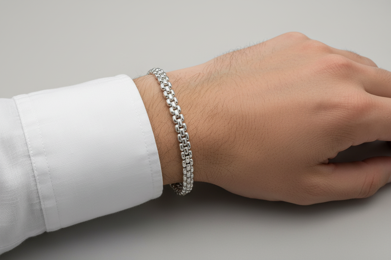 Bracciale in argento 925 maglia bismark indossato su polso maschile – CM Silver Jewels