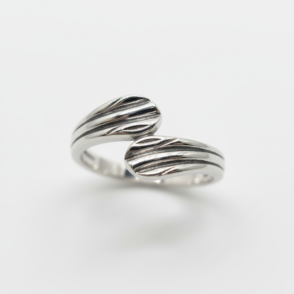 Dettaglio zigrinatura anello bypass argento 925 – CM Silver Jewels