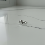 Anello bypass argento 925 su marmo – CM Silver Jewels