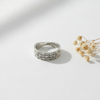 Flat lay anello argento 925 donna con fiore secco – CM Silver Jewels