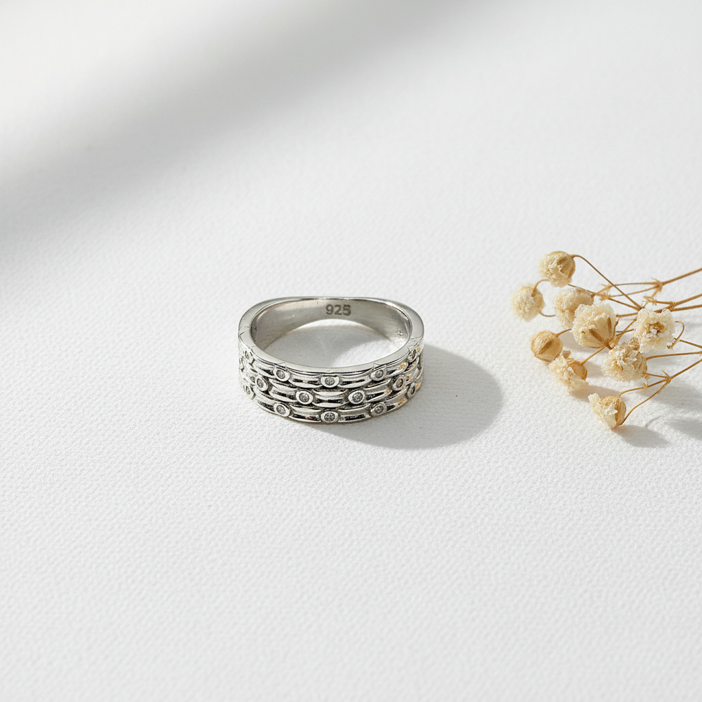 Flat lay anello argento 925 donna con fiore secco – CM Silver Jewels