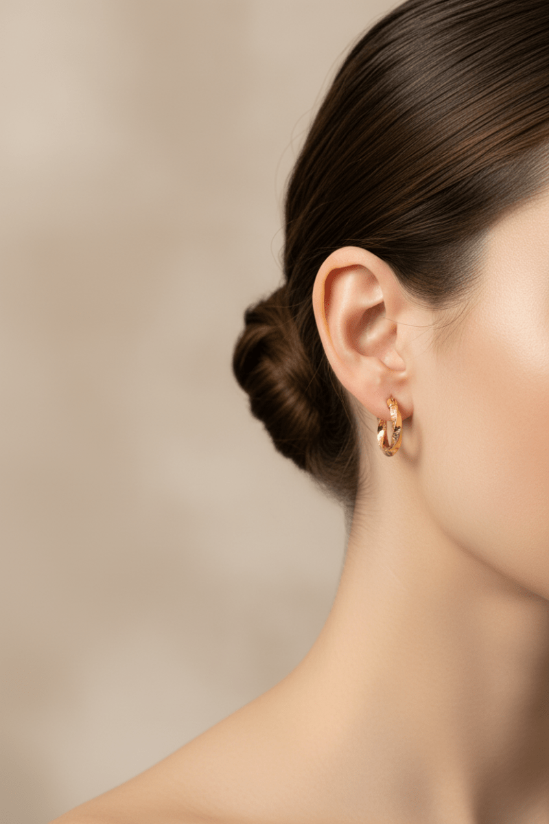Lifestyle – Orecchini Cerchio Oro 18k indossati