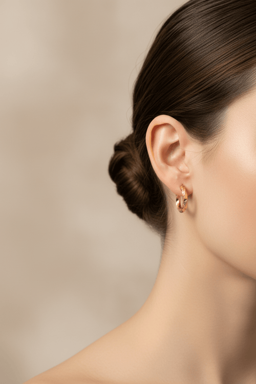 Lifestyle – Orecchini Cerchio Oro 18k indossati