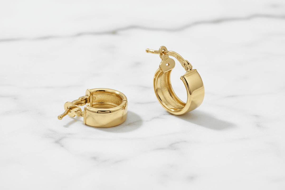Orecchini cerchio oro 18k profilo largo – dettaglio spessore 6 mm e chiusura a cerniera – CM Silver Jewels