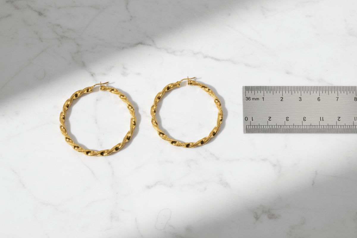 Scale Shot – Coppia su marmo con scala