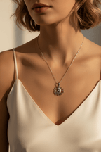 Lifestyle – Pendente Madonna indossato