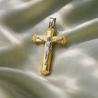 Croce in Oro con Lavorazione Artigianale – 4x2 cm | CM Silver Jewels