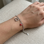 Proporzioni al polso del bracciale con due cuori