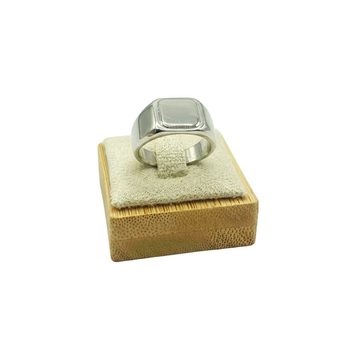 Quadrato Sobrio - Sfondo Bianco