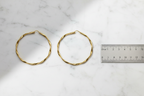 Scale Shot – Coppia su marmo con scala