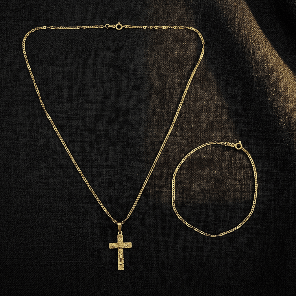 Angolo alternativo – Flat lay top-down croce e bracciale oro